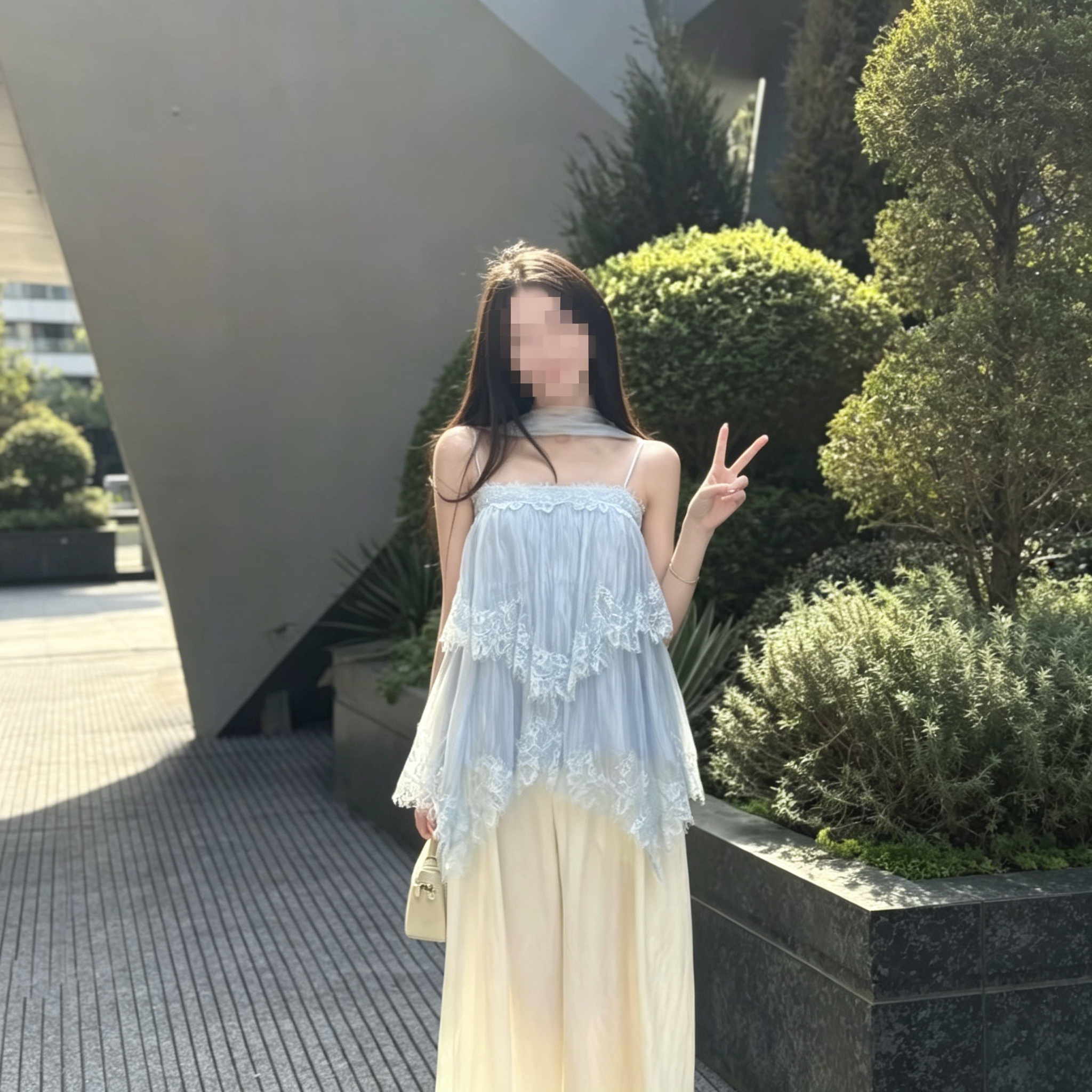 KC jagger 蕾丝拼接吊带上衣 qq