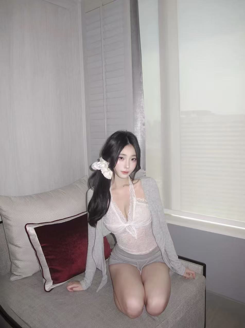 Jqwention Lace Two-in-One Knit Top — Gray