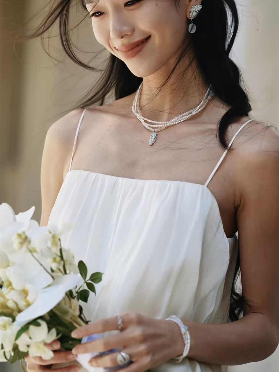 Hefang Moonlight Feather Necklace & Earrings