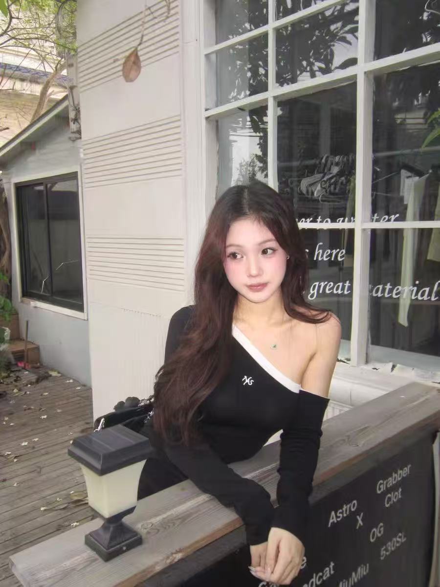 NAWS Color-Block Sculpted One-Shoulder Knit Top